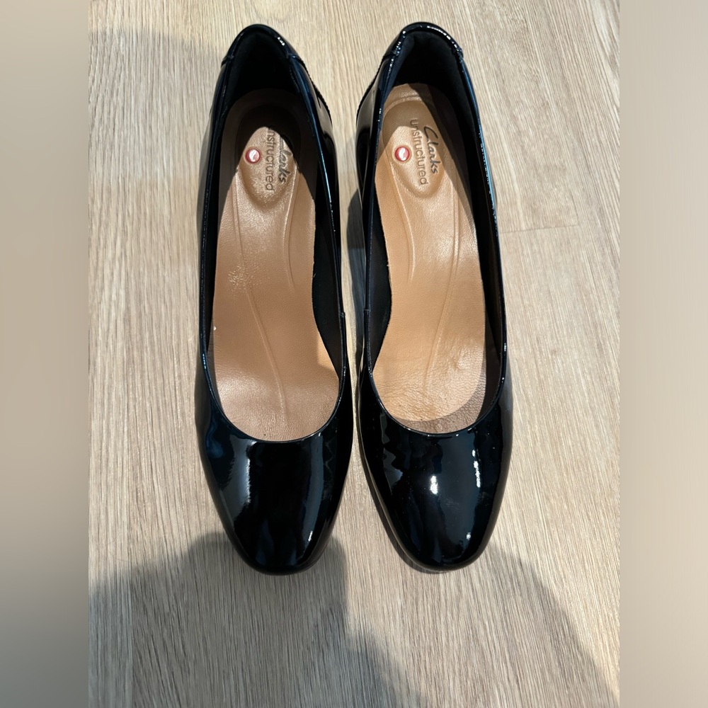 Clarks black patent leather pumps